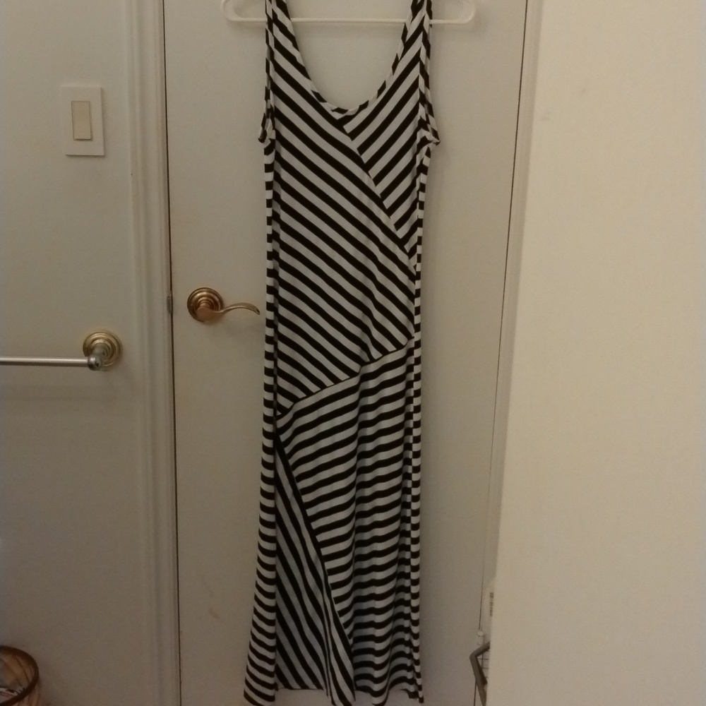 Charlotte Russe black and white zig zag striped maxi dress